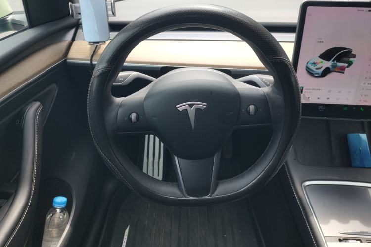 Used Tesla Model Y 2021 Long-Range All-Wheel-Drive Version Steering Wheel