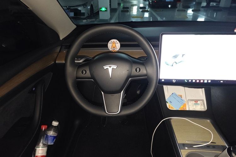 Used Tesla Model Y 2021 Standard Range Rear-Wheel Drive Version Steering Wheel