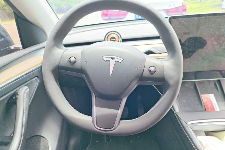 Used Tesla Model Y 2021 Standard Range Rear-Wheel Drive Version Steering Wheel
