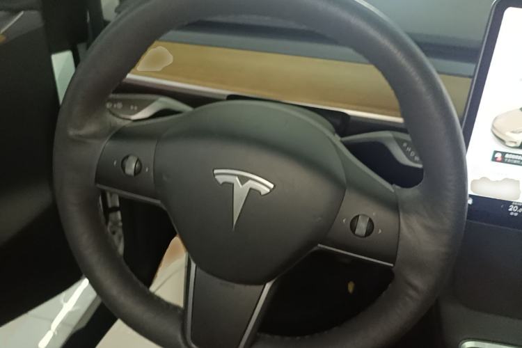 Used Tesla Model Y 2021 Long-Range All-Wheel-Drive Version Steering Wheel