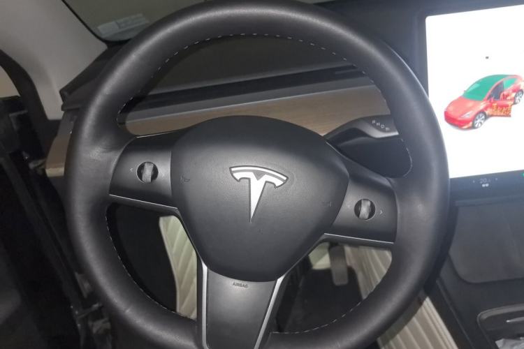 Used Tesla Model Y 2021 Standard Range Rear-Wheel Drive Version Steering Wheel