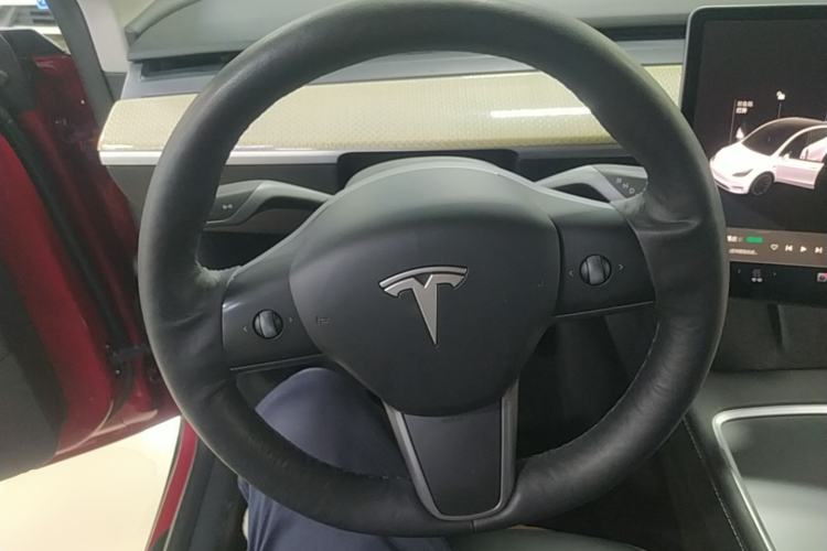Used Tesla Model Y 2021 Long-Range All-Wheel-Drive Version Steering Wheel