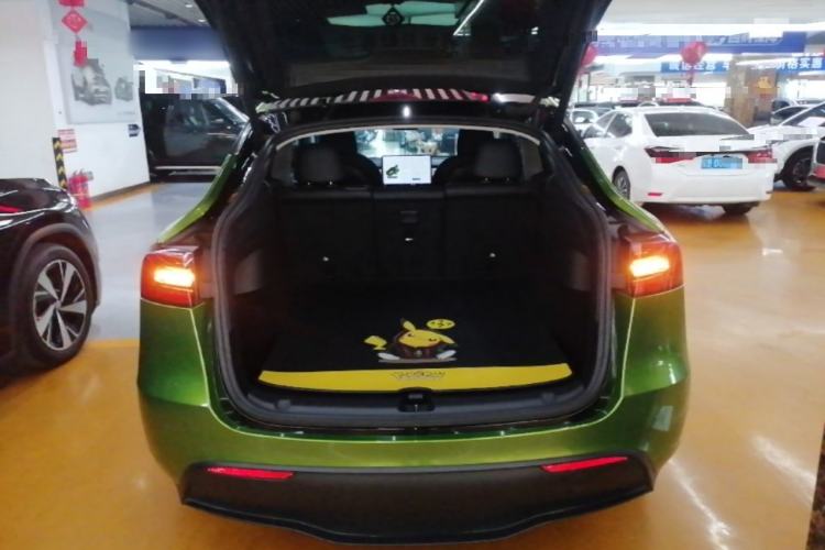 Used Tesla Model Y 2021 Long-Range All-Wheel-Drive Version 3D7 Trunk