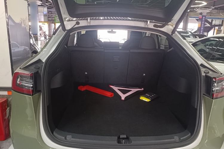 Used Tesla Model Y 2021 Long-Range All-Wheel-Drive Version Trunk