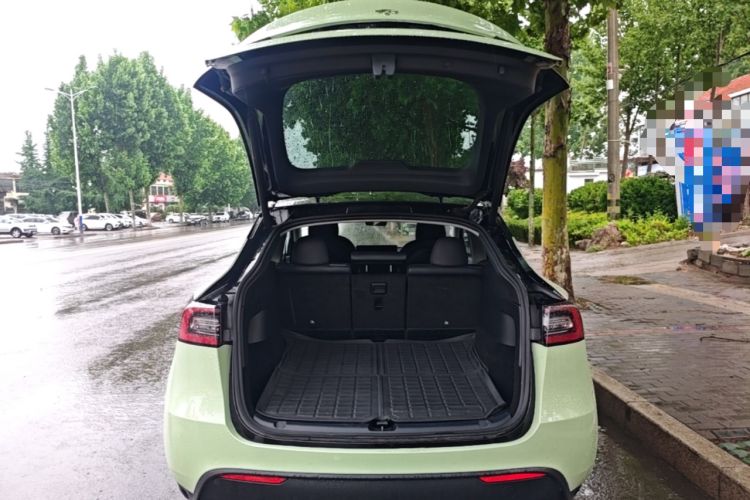 Used Tesla Model Y 2021 Standard Range Rear-Wheel Drive Version Trunk