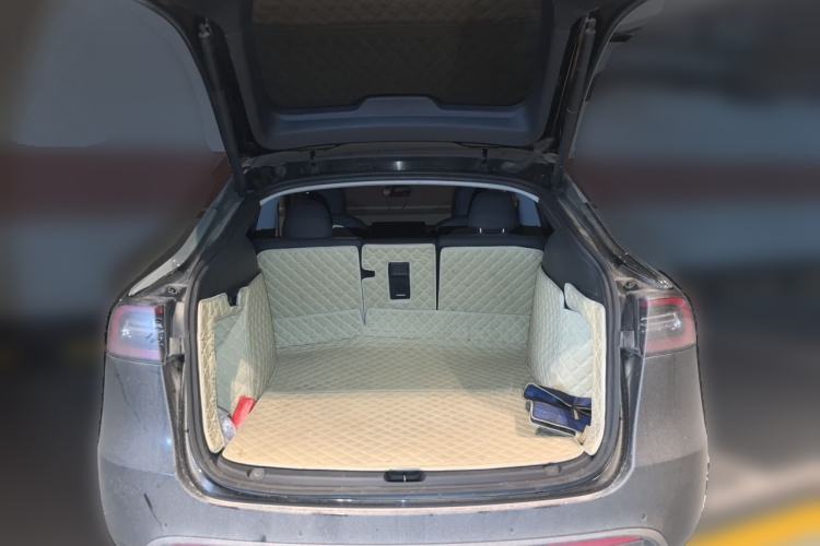 Used Tesla Model Y 2021 Standard Range Rear-Wheel Drive Version Trunk
