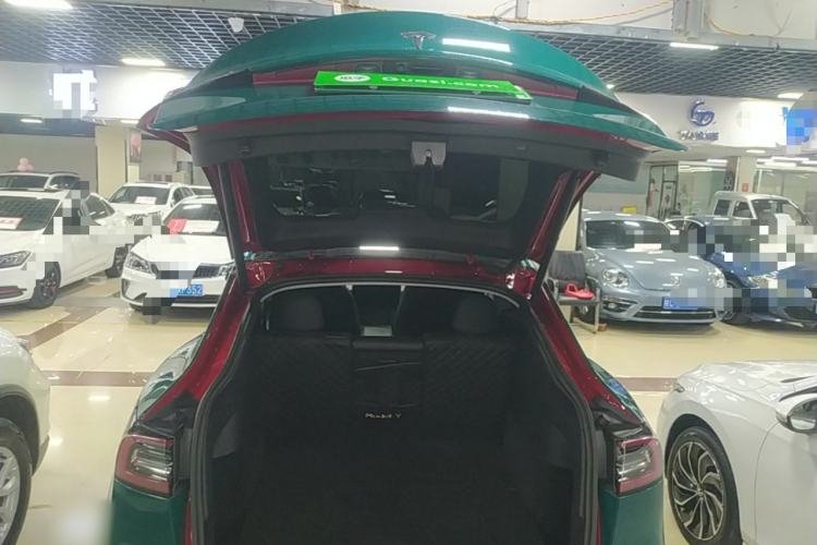 Used Tesla Model Y 2021 Long-Range All-Wheel-Drive Version Trunk