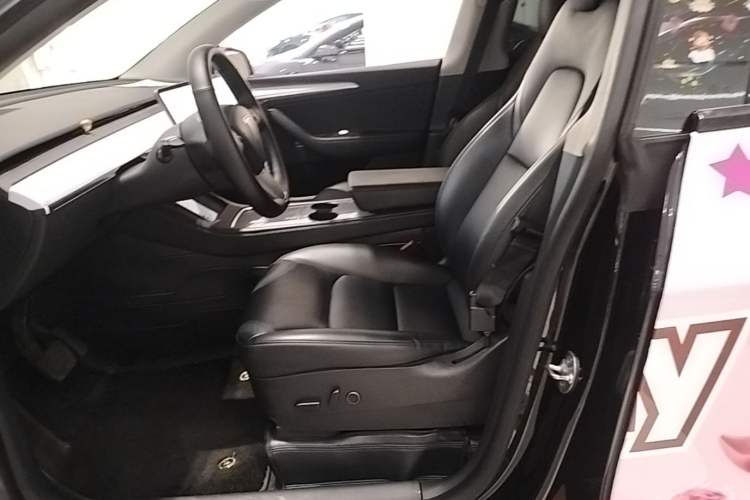 Used Tesla Model Y 2021 Standard Range Rear-Wheel Drive Version Left Front Seat