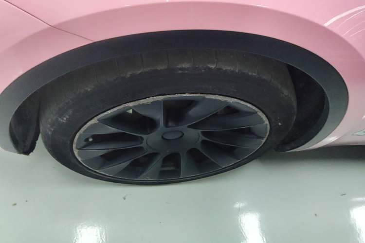 Used Tesla Model Y 2021 Standard Range Rear-Wheel Drive Version Left Front Wheel Hub