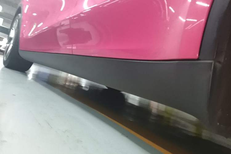 Used Tesla Model Y 2021 Long-Range All-Wheel-Drive Version Left Side Sill