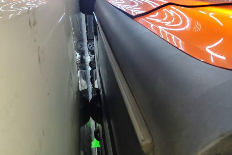 Used Tesla Model Y 2021 Long-Range All-Wheel-Drive Version Left Side Sill