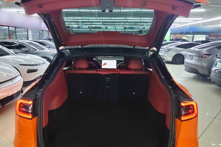 Used Tesla Model Y 2021 Long-Range All-Wheel-Drive Version Trunk