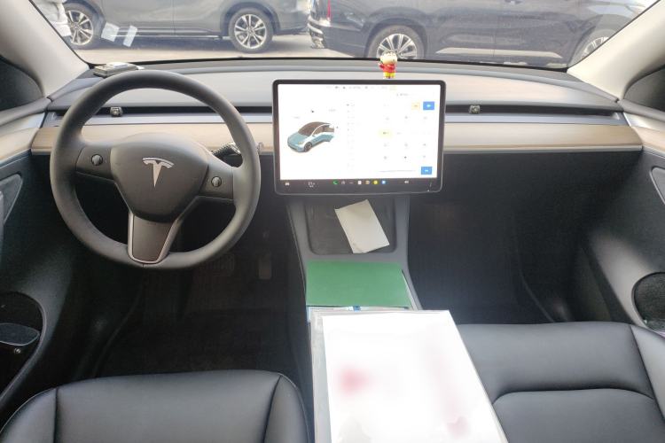 Used Tesla Model Y 2021 Standard Range Rear-Wheel Drive Version Center Console