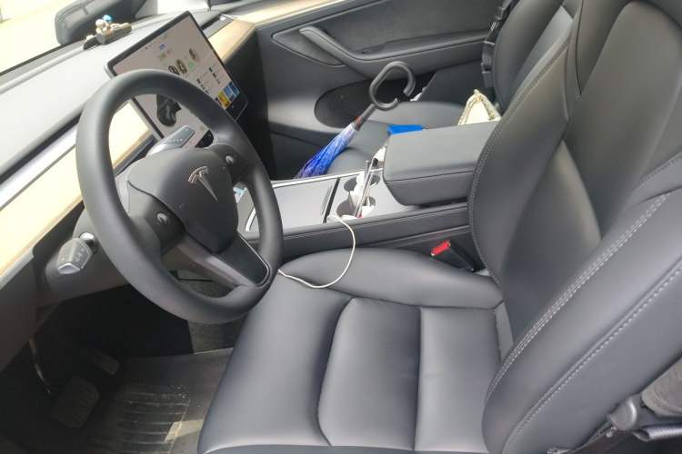 Used Tesla Model Y 2021 Standard Range Rear-Wheel Drive Version Left Front Seat