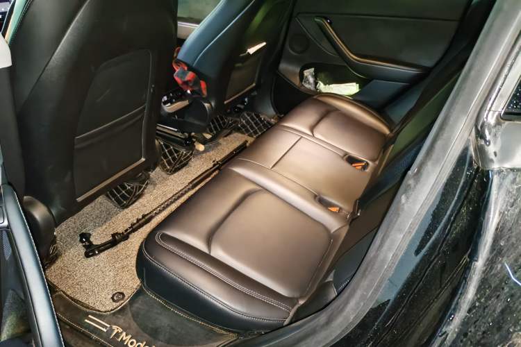 Used Tesla Model Y 2021 Standard Range Rear-Wheel Drive Version Left Rear Seat