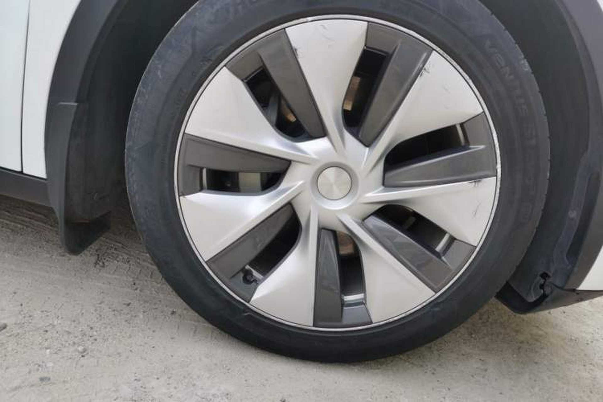Used Tesla Model Y 2021 Revised Version 2 Long-Range All-Wheel-Drive Edition Right Front Wheel Hub
