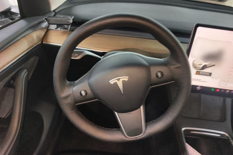 Used Tesla Model Y 2021 Long-Range All-Wheel-Drive Version Steering Wheel