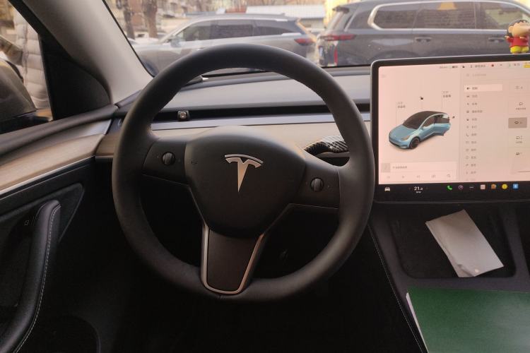 Used Tesla Model Y 2021 Standard Range Rear-Wheel Drive Version Steering Wheel