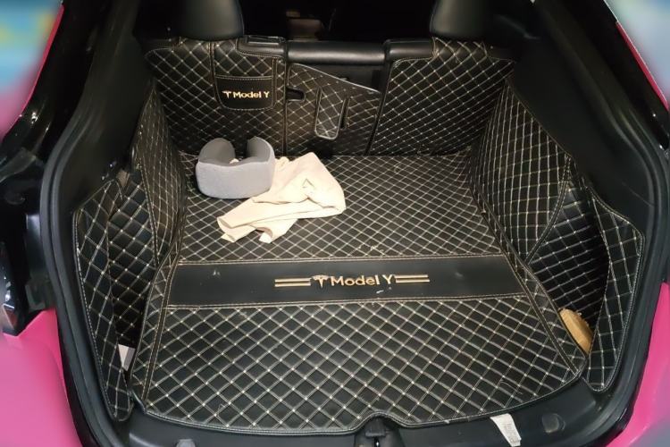 Used Tesla Model Y 2021 Standard Range Rear-Wheel Drive Version Trunk