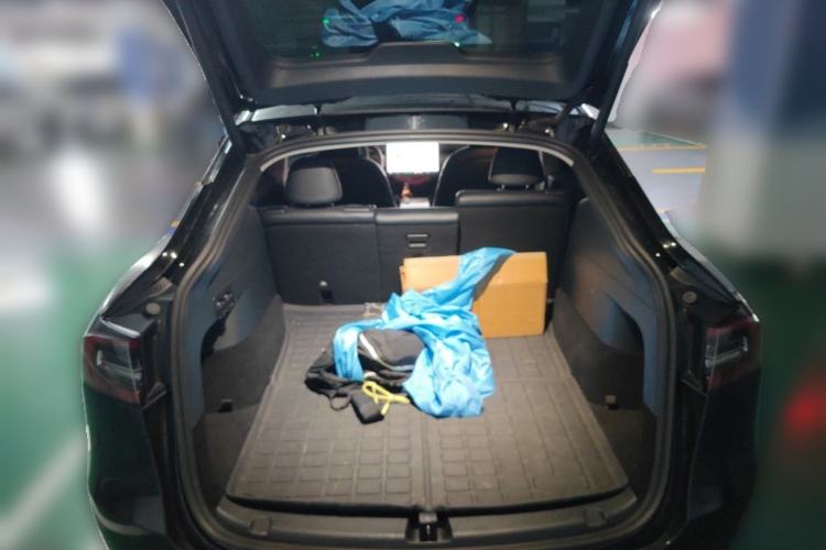 Used Tesla Model Y 2021 Long-Range All-Wheel-Drive Version Trunk