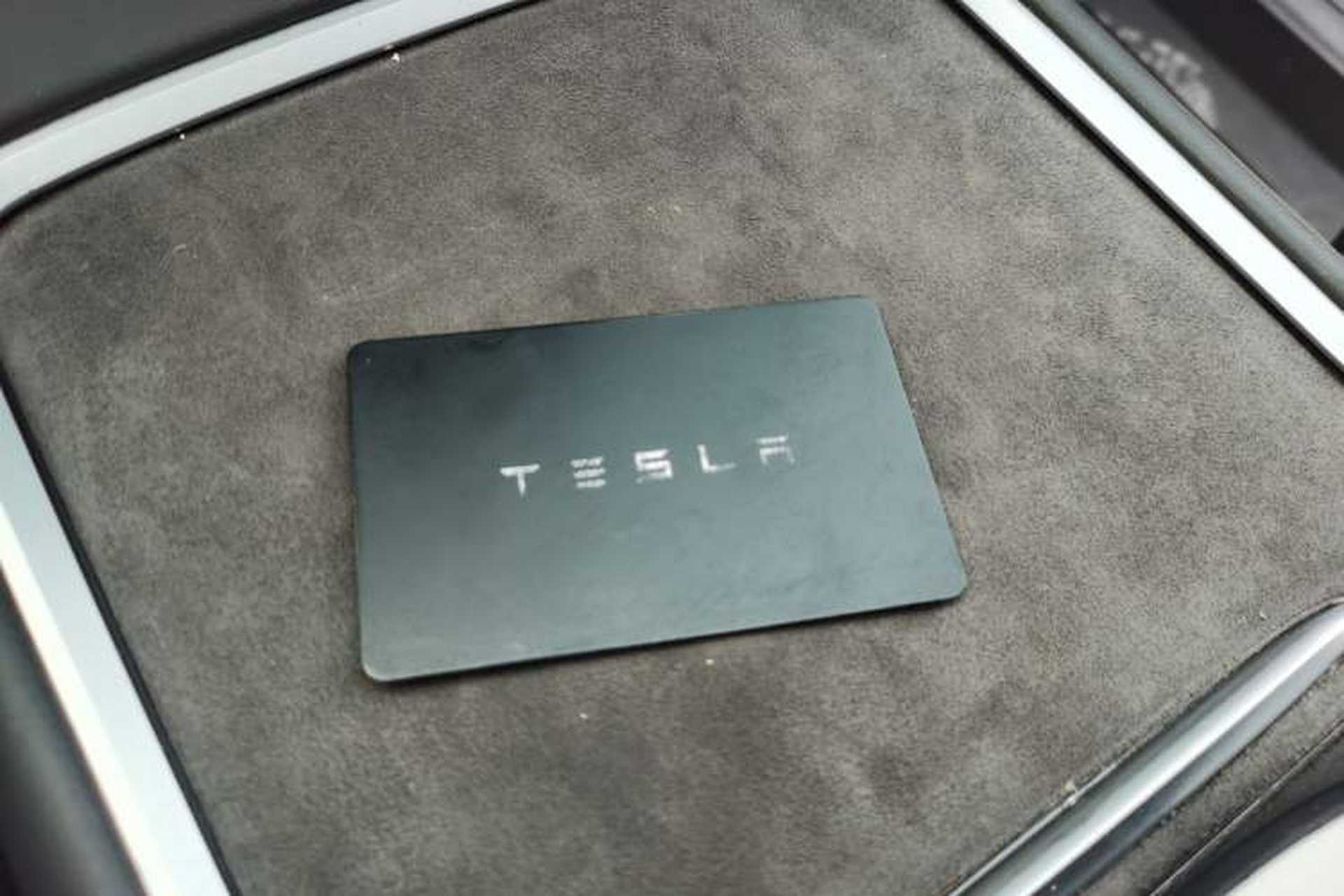 Used Tesla Model Y 2021 Revised Version 2 Long-Range All-Wheel-Drive Edition Vehicle Key