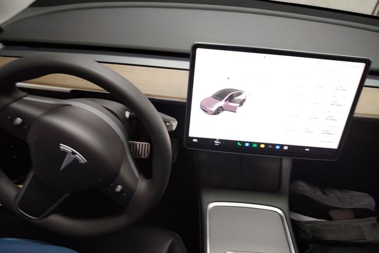 Used Tesla Model Y 2021 Standard Range Rear-Wheel Drive Version Center Console