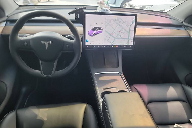 Used Tesla Model Y 2021 Standard Range Rear-Wheel Drive Version Center Console
