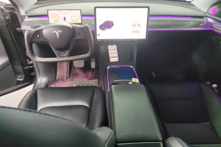 Used Tesla Model Y 2021 Standard Range Rear-Wheel Drive Version Center Console
