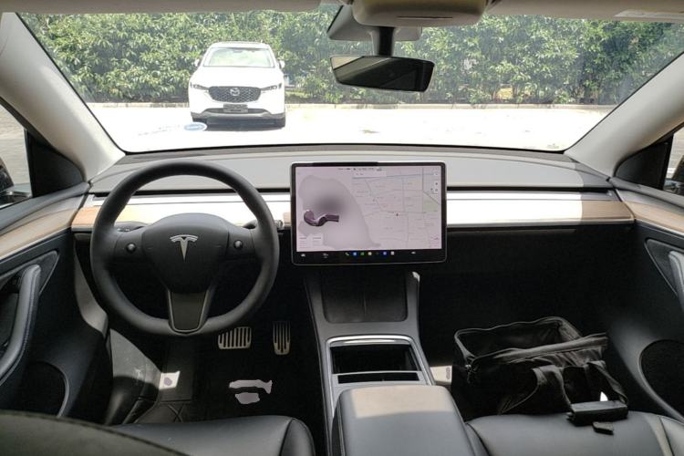 Used Tesla Model Y 2021 Standard Range Rear-Wheel Drive Version Center Console