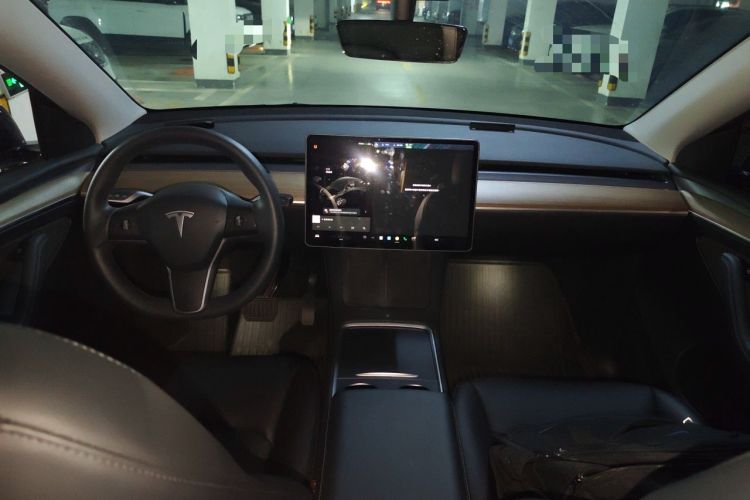 Used Tesla Model Y 2021 Standard Range Rear-Wheel Drive Version Center Console