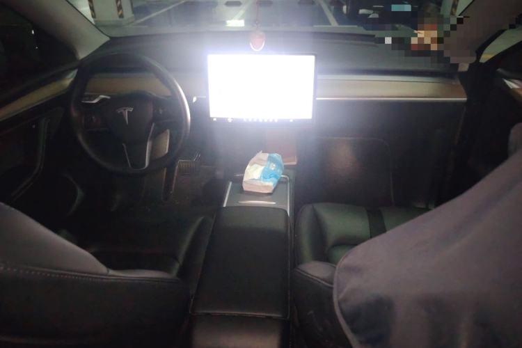 Used Tesla Model Y 2021 Standard Range Rear-Wheel Drive Version Center Console