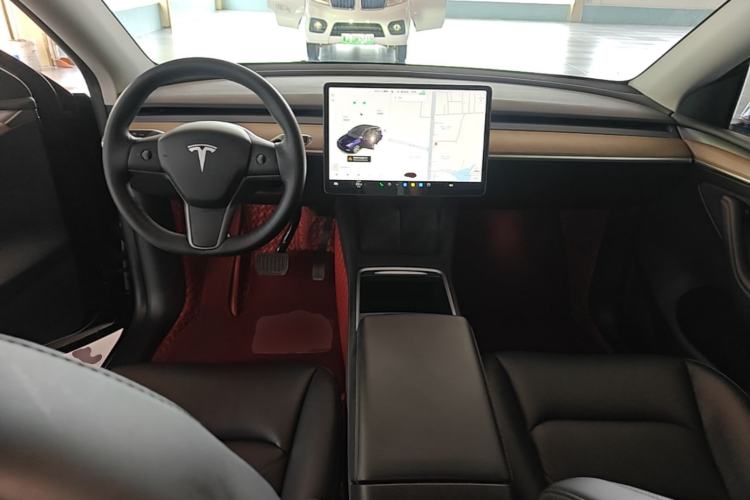 Used Tesla Model Y 2021 Standard Range Rear-Wheel Drive Version Center Console
