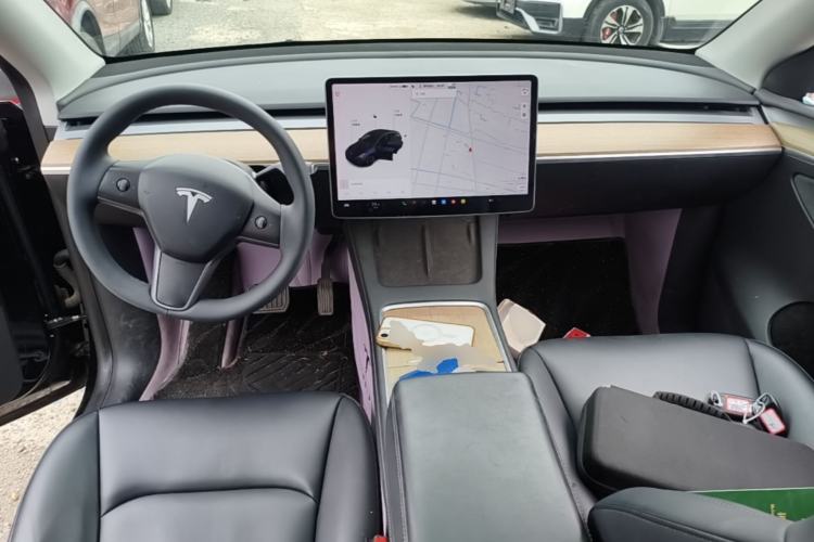 Used Tesla Model Y 2021 Standard Range Rear-Wheel Drive Version Center Console