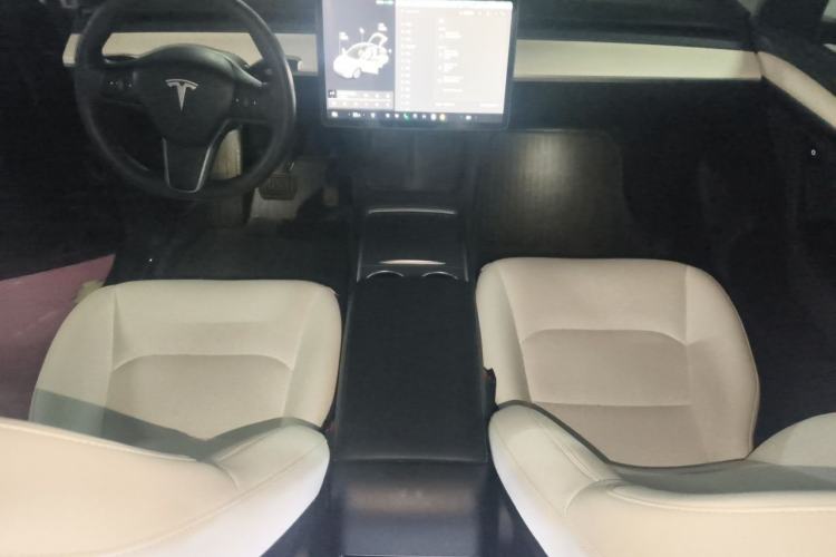 Used Tesla Model Y 2021 Standard Range Rear-Wheel Drive Version Center Console