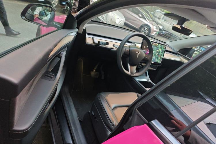 Used Tesla Model Y 2021 Long-Range All-Wheel-Drive Version Driver Seat