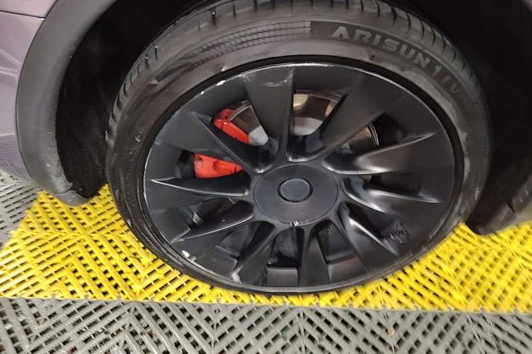 Used Tesla Model Y 2021 Standard Range Rear-Wheel Drive Version Exterior 5