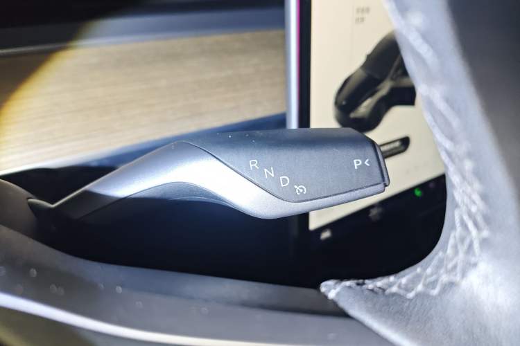 Used Tesla Model Y 2021 Standard Range Rear-Wheel Drive Version Gear Lever