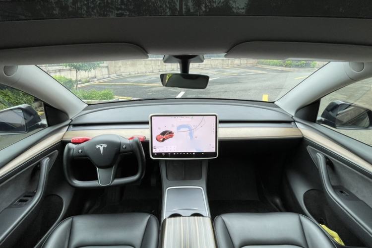 Used Tesla Model Y 2021 Standard Range Rear-Wheel Drive Version Interior 1
