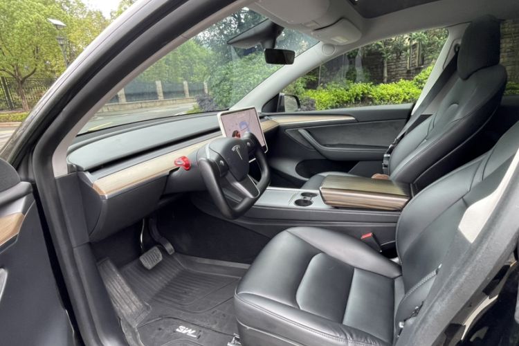 Used Tesla Model Y 2021 Standard Range Rear-Wheel Drive Version Interior 3