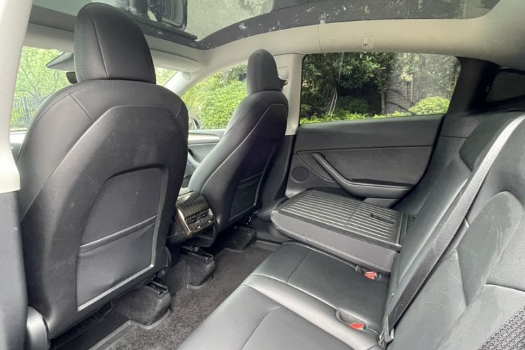 Used Tesla Model Y 2021 Standard Range Rear-Wheel Drive Version Interior 4