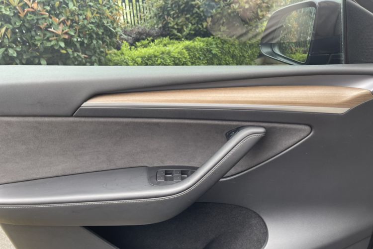 Used Tesla Model Y 2021 Standard Range Rear-Wheel Drive Version Interior 5