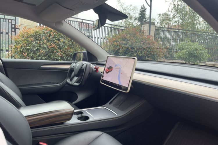 Used Tesla Model Y 2021 Standard Range Rear-Wheel Drive Version Interior 6