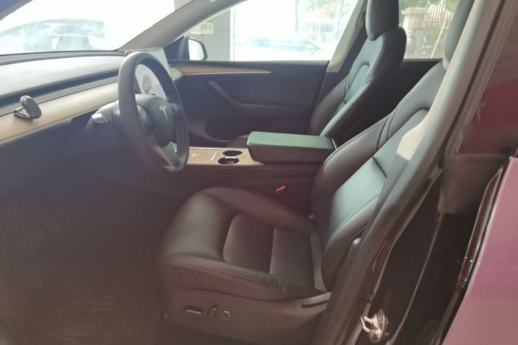 Used Tesla Model Y 2021 Standard Range Rear-Wheel Drive Version Left Front Seat