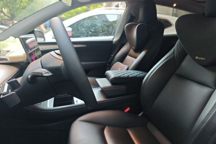 Used Tesla Model Y 2021 Long-Range All-Wheel-Drive Version Left Front Seat