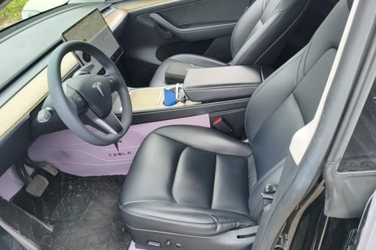 Used Tesla Model Y 2021 Standard Range Rear-Wheel Drive Version Left Front Seat