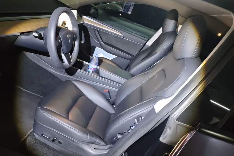 Used Tesla Model Y 2021 Standard Range Rear-Wheel Drive Version Left Front Seat