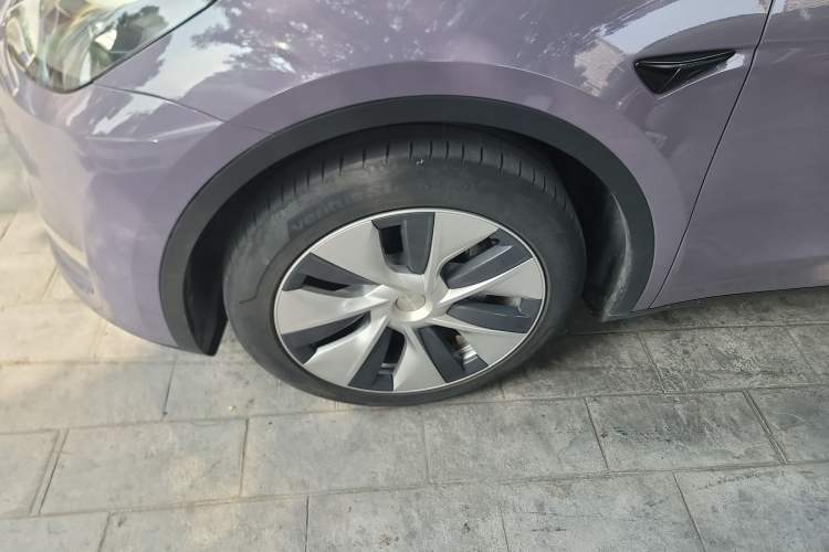 Used Tesla Model Y 2021 Standard Range Rear-Wheel Drive Version Left Front Wheel Hub