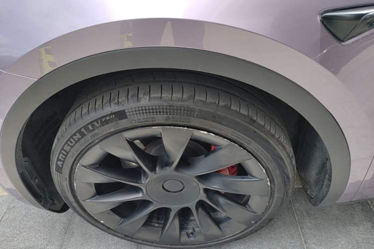 Used Tesla Model Y 2021 Standard Range Rear-Wheel Drive Version Left Front Wheel Hub