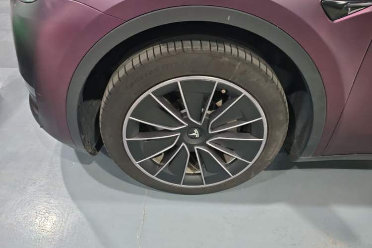 Used Tesla Model Y 2021 Standard Range Rear-Wheel Drive Version Left Front Wheel Hub