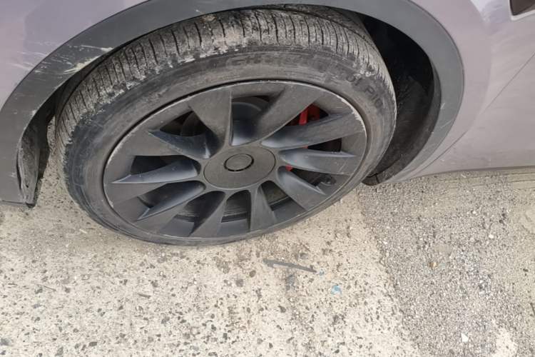 Used Tesla Model Y 2021 Standard Range Rear-Wheel Drive Version Left Front Wheel Hub